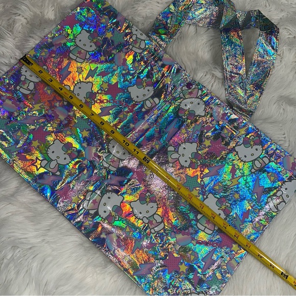 Hello Kitty • 2015 Iridescent Hello Kitty Snap Closure Tote - Picture 7 of 12